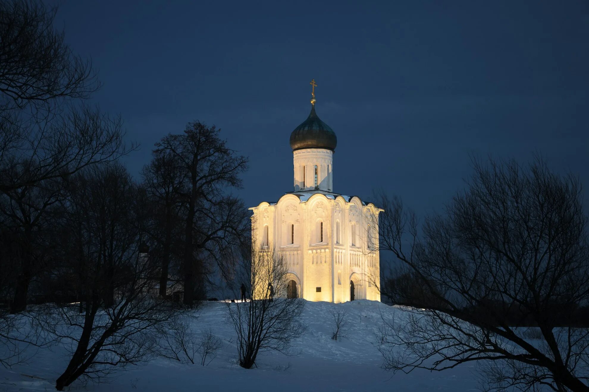 Телеканал союз утреннее правило. Вечернее правило вечер. Вечерня в храме. Вечернее молитвенное правило. Вечернее правило.