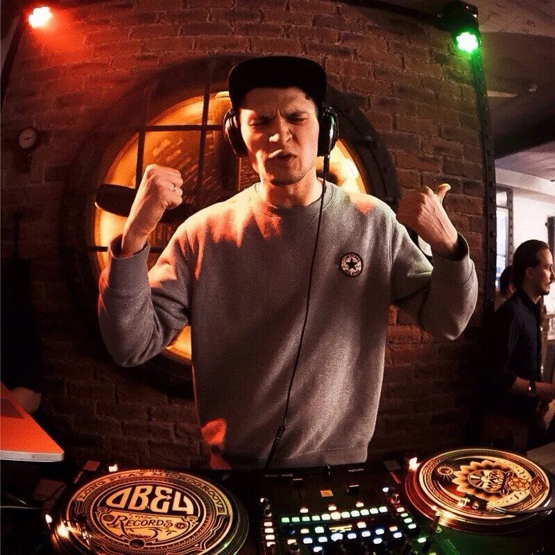 Альтман игорь диджей. Дж мэг. Диджей д. Диджей соломон в чебоксарах. Эдуард мег диджей.