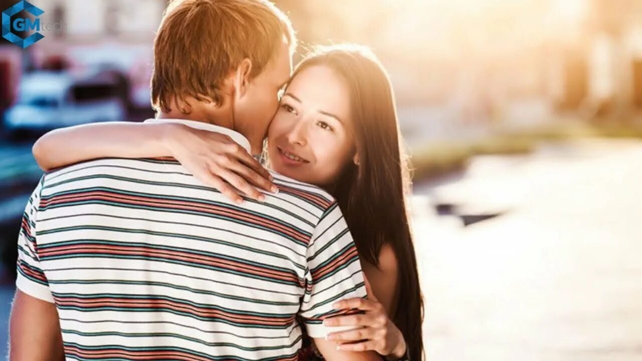 Обнимает девушку. Хочу девушку брата читать. Сводный брат безрукова елена. Мой сводный брат саманта аллен. Любовь между парнем и девушкой.