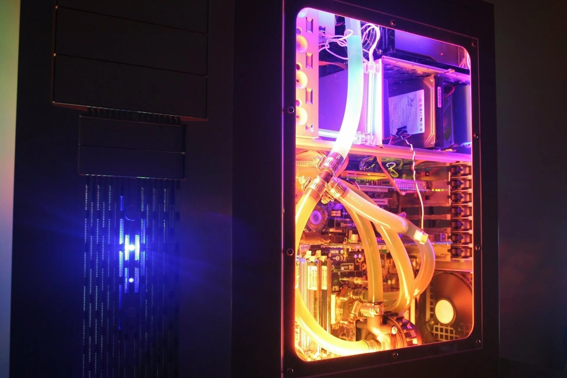 Компьютер с подсветкой. Красивый компьютер. Системный блок с подсветкой. Красивый ПК С подсветкой. Пк colorful