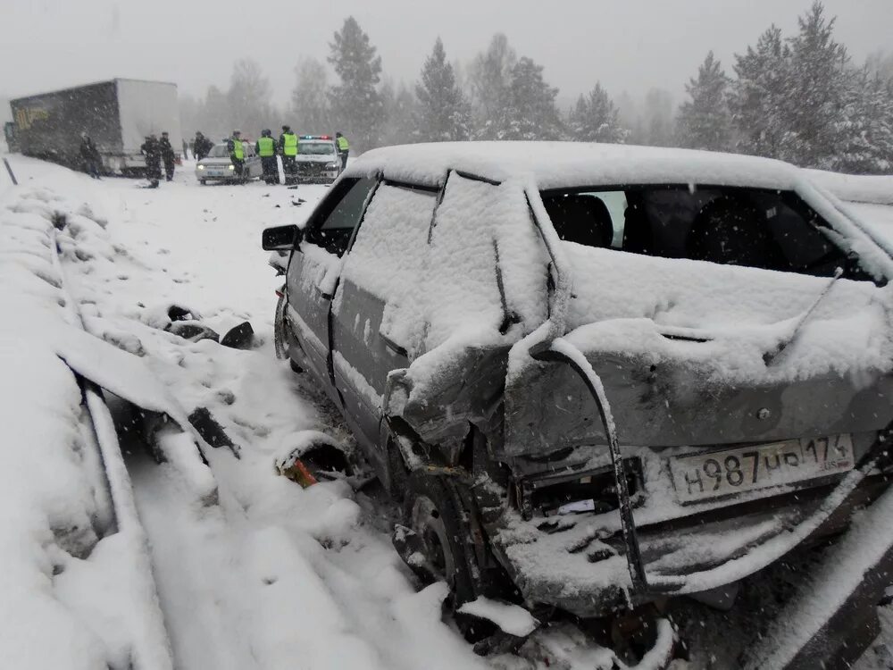 14 января 2014 год. Тойота хайлендер авария. Авария на трассе м5 под Ашой 17.01.2014.