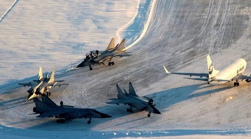 Миг-31бм елизово. Миг-21бис lazur. Миг 25 на взлете. F14 и миг 29. F-15 vs су-27.