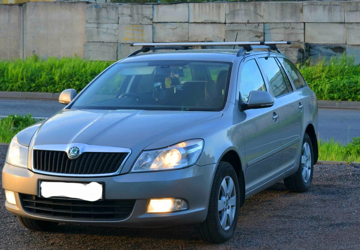 Шкода 1.6 механика купить. Skoda Octavia 2009 1.6 универсал.