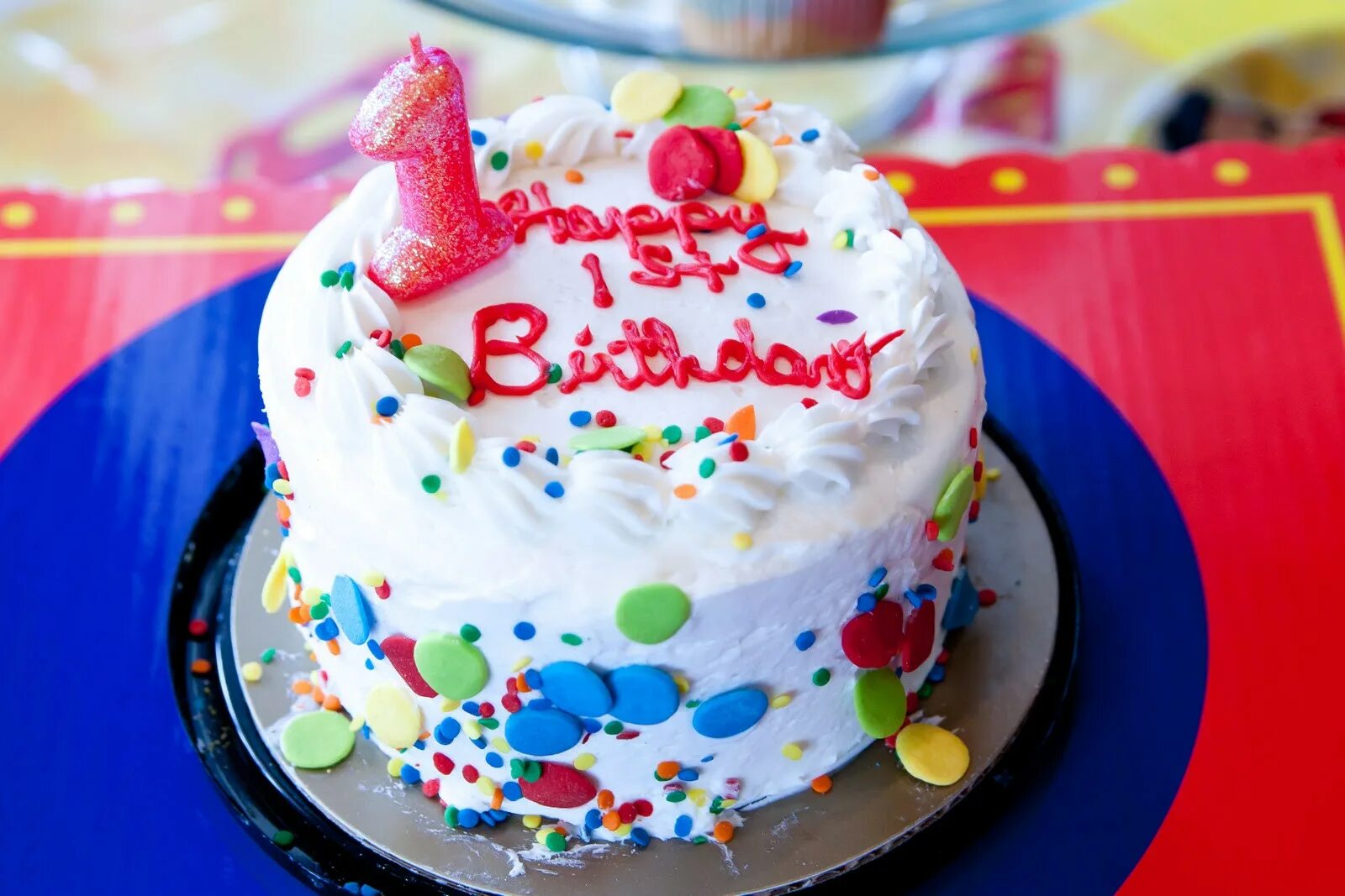 Шоколад "с днем рождения!". Happy birthday cake. Торт с посыпкой. Шоколад "с днем рождения!". Круглый розовый торт happy birthday.