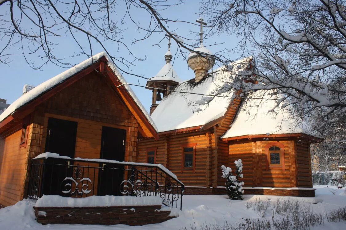 Пос новоивановский. Храм посёлок Новоивановское. Храм Илии в Новоивановском. Храм Ильи пророка Новоивановское. Поселок Новоивановское Московская область.