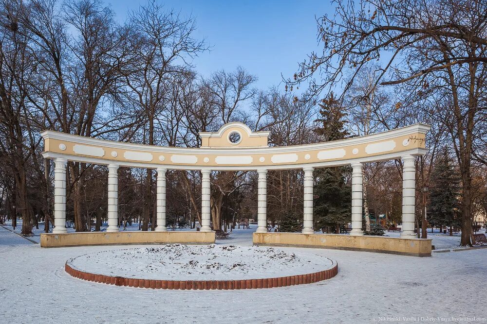 Город Черкесск Карачаево-Черкесской Республики. Черкесск парк зеленый остров. Центральный парк Черкесск. Ленина Черкесск парк. Места черкесска