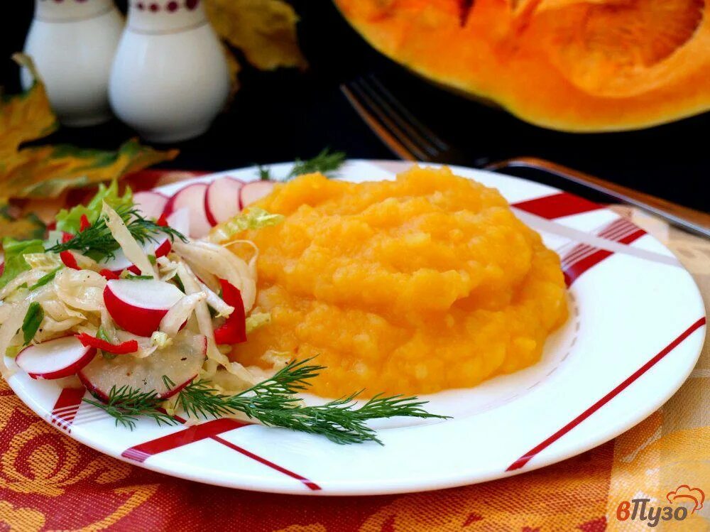 Пюре из тыквы с овощами. Тыквенно картофельное пюре. гарнир из тыквы. пюре из тыквы и картофеля. пюре из овощей на гарнир.