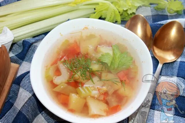 Бульон с сельдереем. Овощной суп из сельдерея. Суп с сельдереем для похудения. Сельдереевый суп для похудения. Овощной суп для похудения.