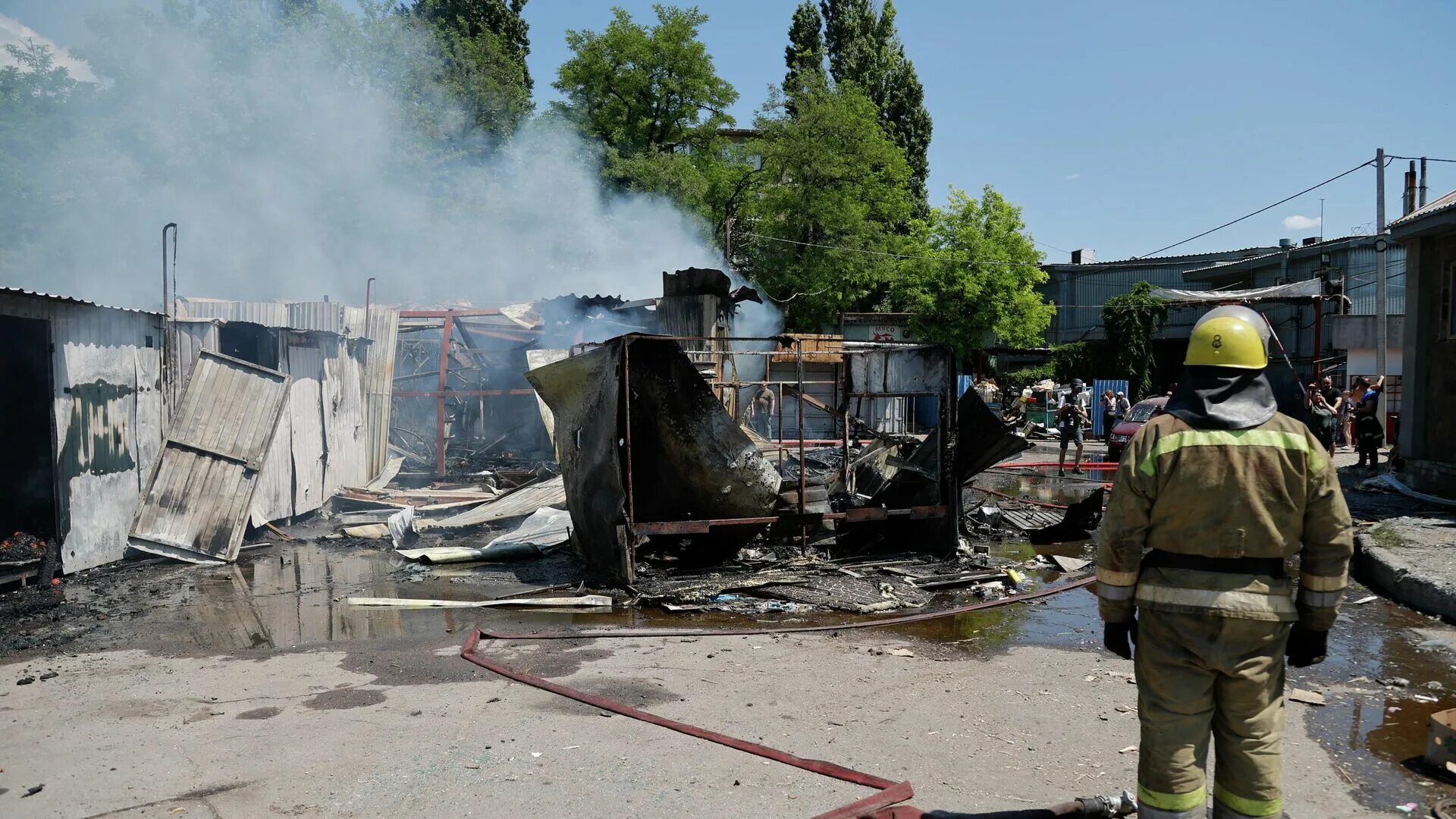Российские обстрелы украины сегодня. Обстрел Донецка 18 июня 2022. Майский рынок Донецк обстрел.