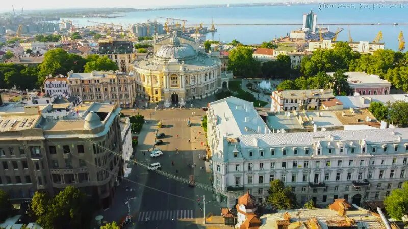 русские войска в одессе. исторический центр одессы. город одесса украина. театр оперы в одессе. современная одесса.