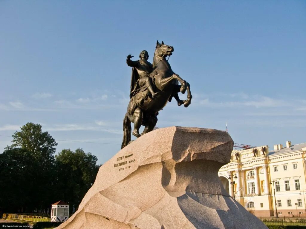 1 4 в петербурге. Памятник Петру 1 в Санкт-Петербурге. Медный всадник памятник Петру 1. Памятник Петру великому в Петербурге медный всадник. Памятник Петру великому медный всадник.