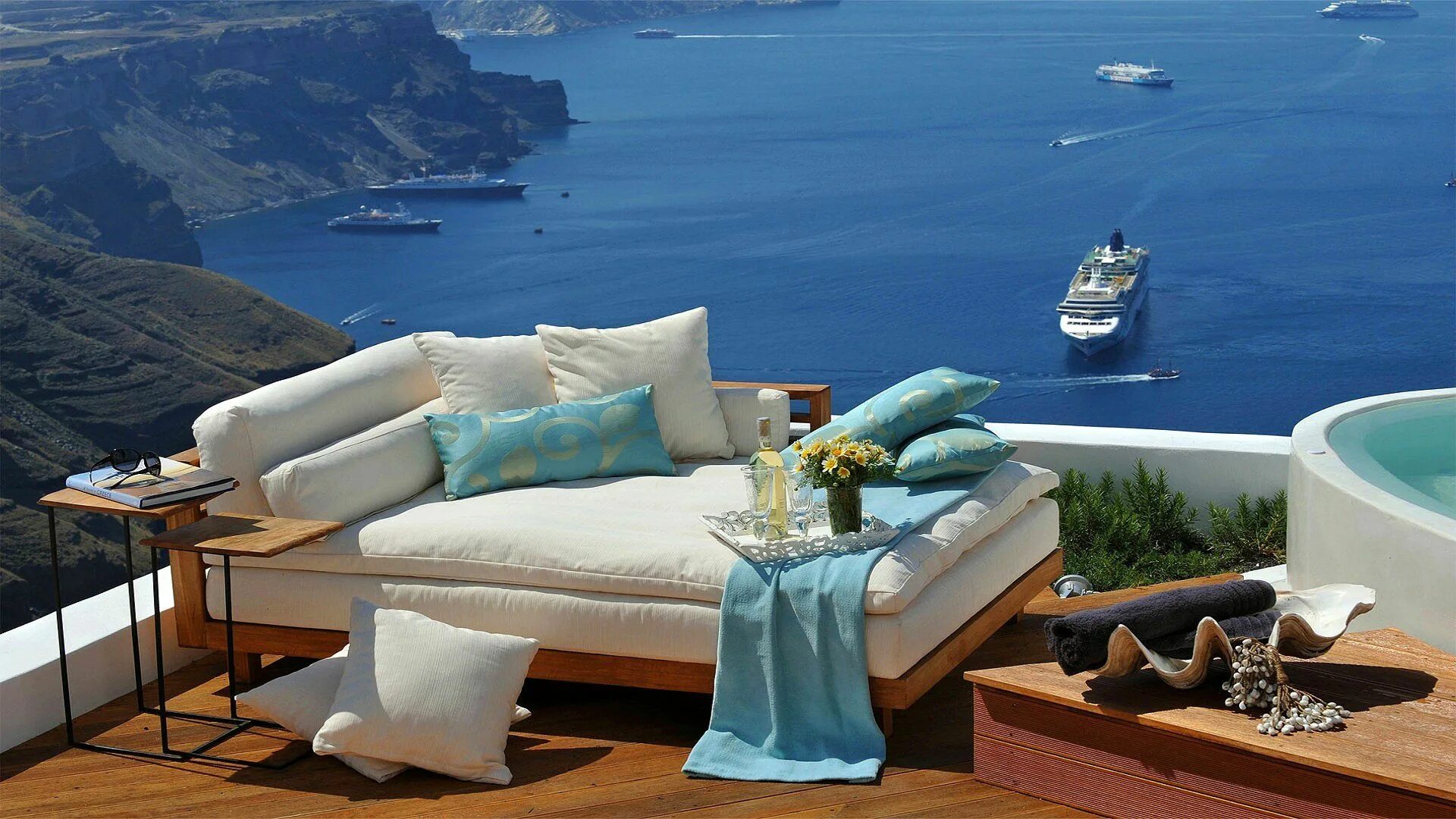 Place to relax. Терраса Греция Санторини. Утро на Санторини. Греция остров Санторини корабль. Санторини балкон.