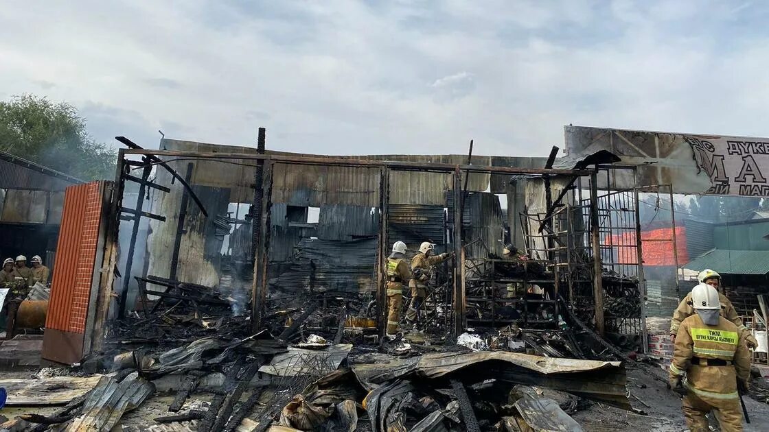 Пожар в алматы вчера. Пожар в Алматы. Пожар фото. Пожар в Алматы сегодня 2023. Алматы пожар 1 августа 2023.