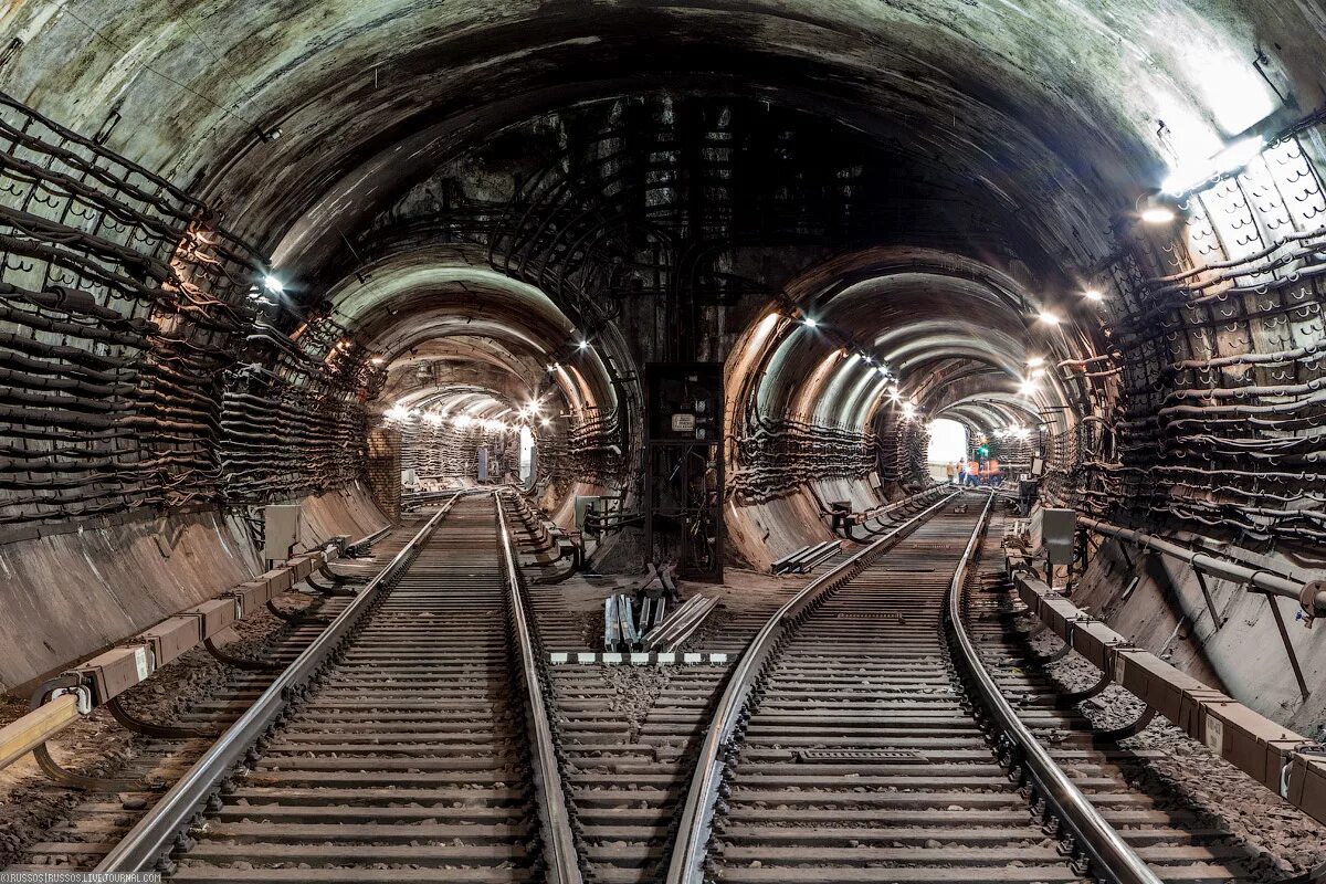 Туннель московского метро. Тоннель метро Москвы. Тоннели Московского метрополитена. Подземные тоннели метро Москвы. Метро 2 МГУ.