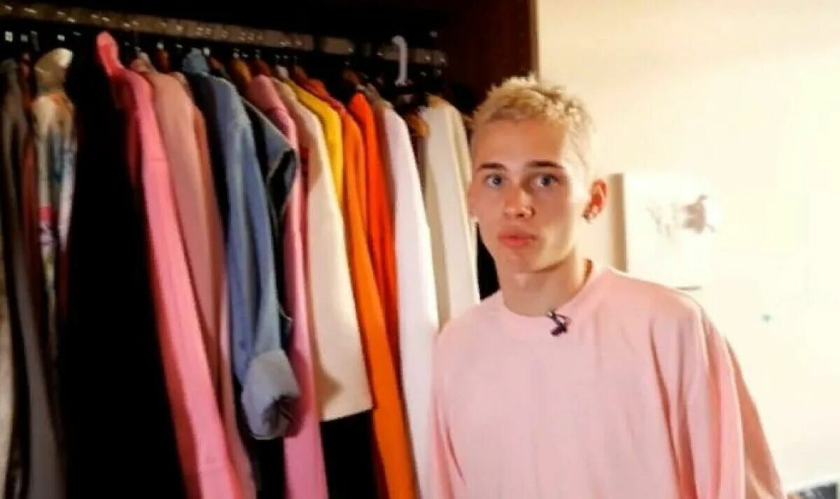 Комната дани милохина. Даня под и даня милохин. Ивановы ивановы яна и эля. Gro life дом комната дани. Комната дани.