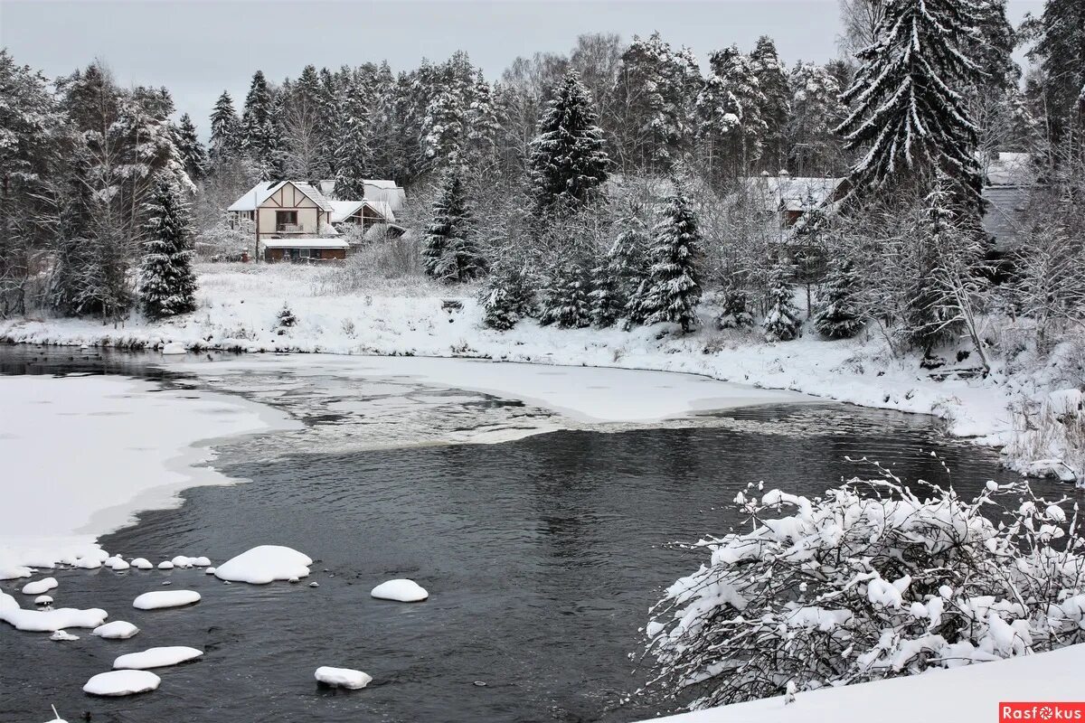 храм в вырице зимой. вырица храм серафима вырицкого. вырица вилладж зимой. казанская церковь (вырица). вырица храм зима.