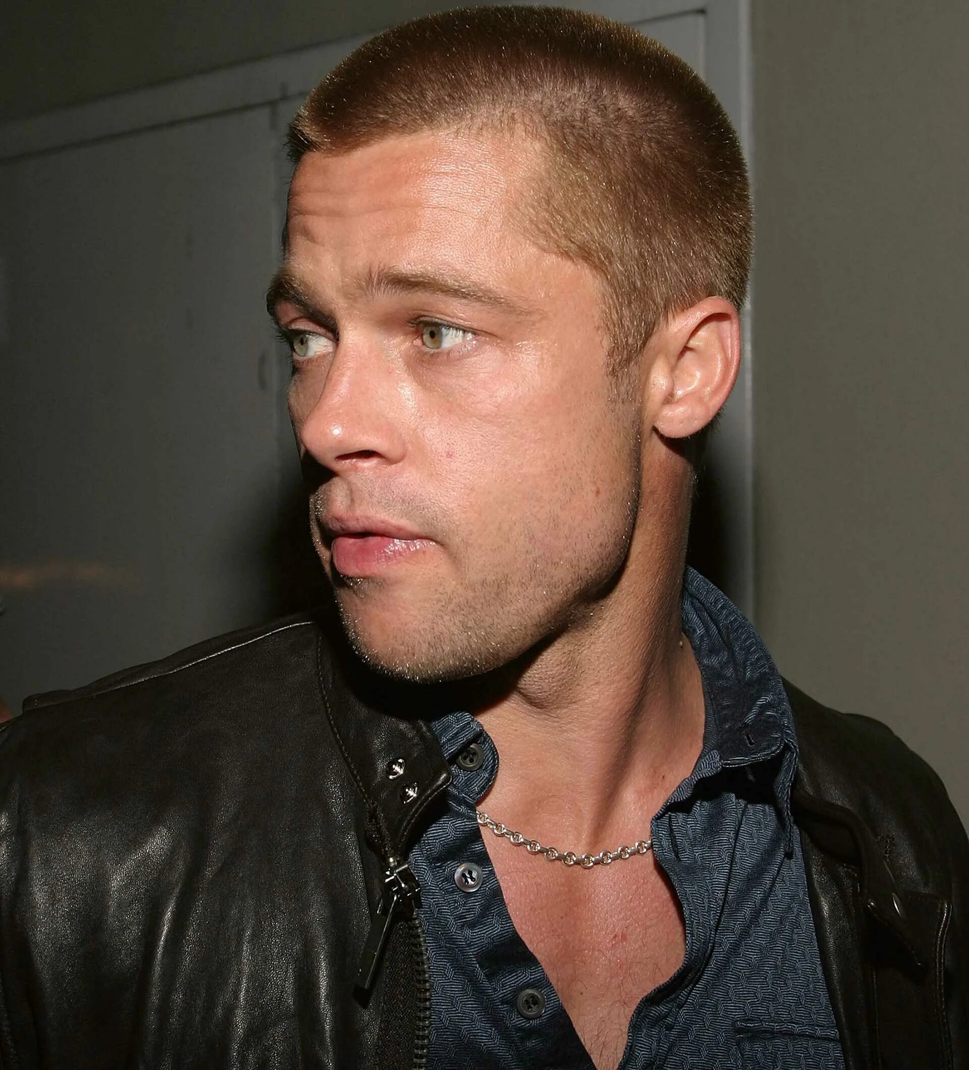 Стрижка под 6 мм. Пол уокер стрижка. Shayne ward стрижка. Мужские стрижки под машинку. Buzz cut стрижка.