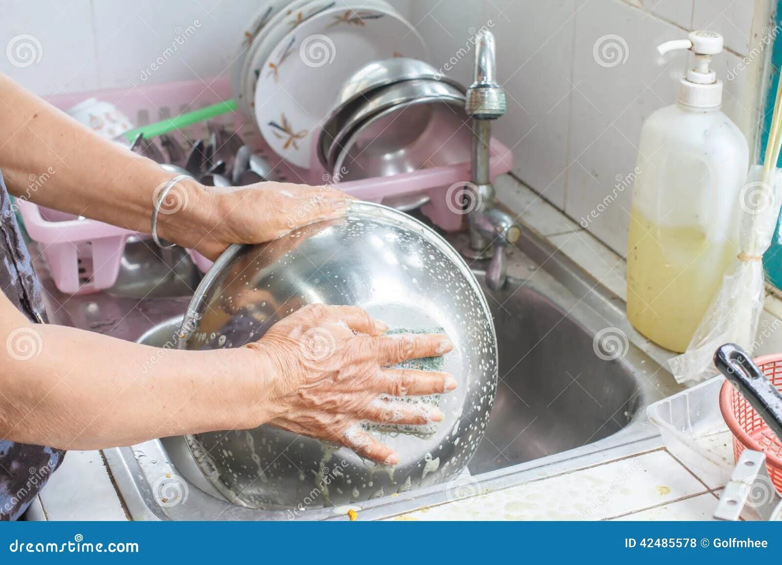 Для мытья большого количества посуды