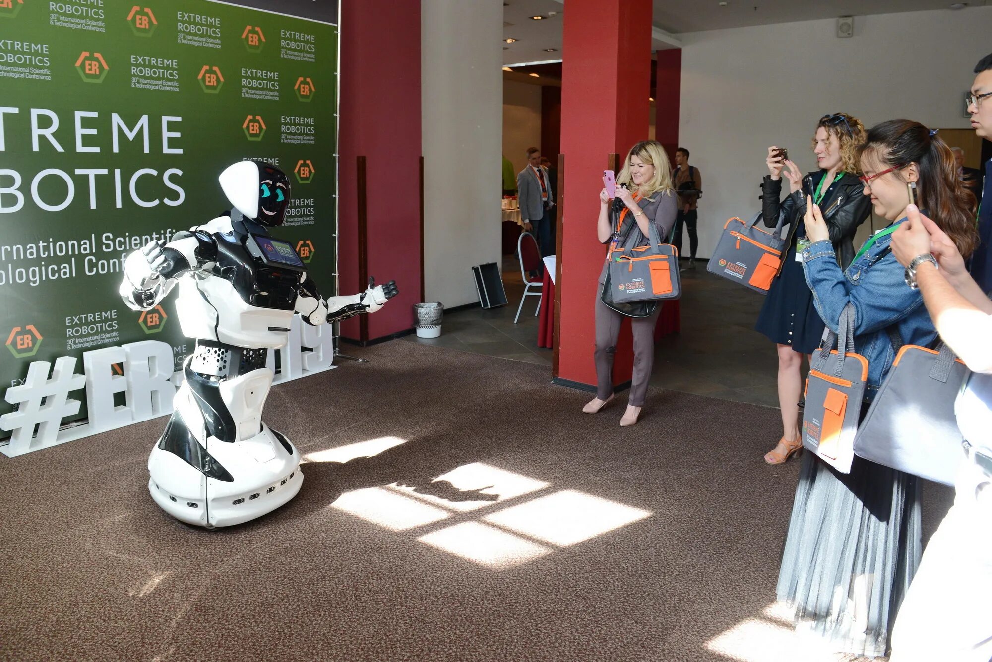 Robotics conference. Robotics conference. Robotics conference. Выставка роботов в японии. Конференция экстремальная робототехника лого.