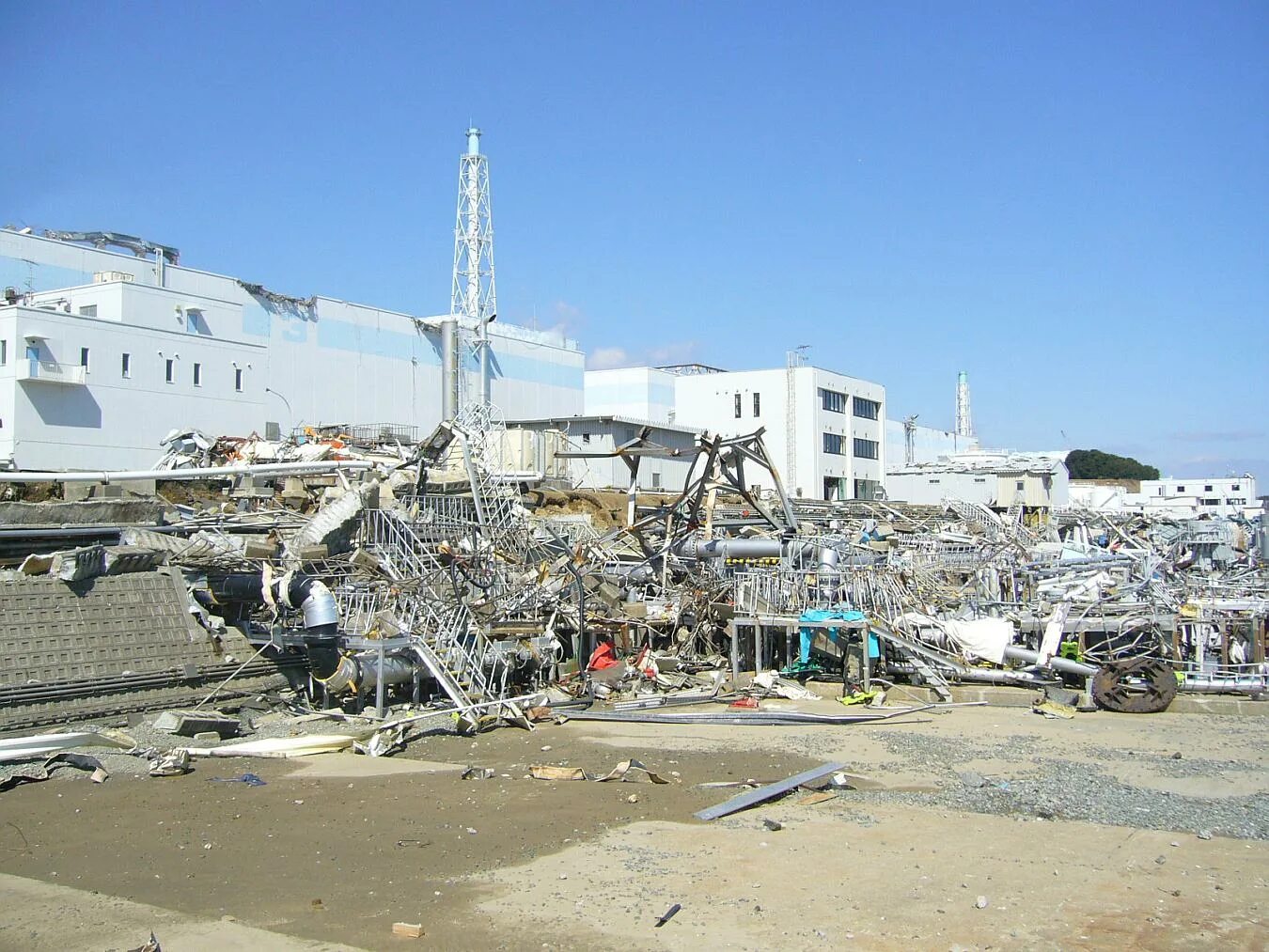 Авария на АЭС Фукусима-1 ЦУНАМИ. Фукусима 1 ЦУНАМИ. Фукусима 1 авария. АЭС Фукусима-2. Аэс фукусима 1 2011