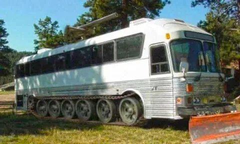 Большой грузовой автобус