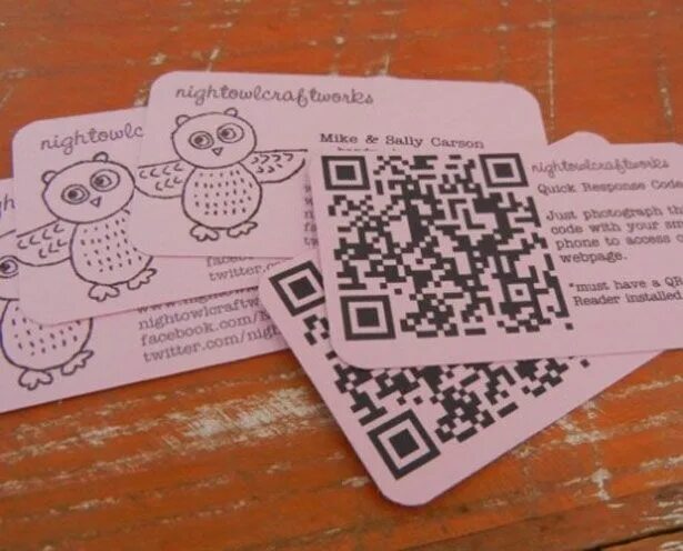 Визитка с QR. Плакат с QR кодом. Креативные визитки с QR кодом. Пластиковая визитка с QR кодом.