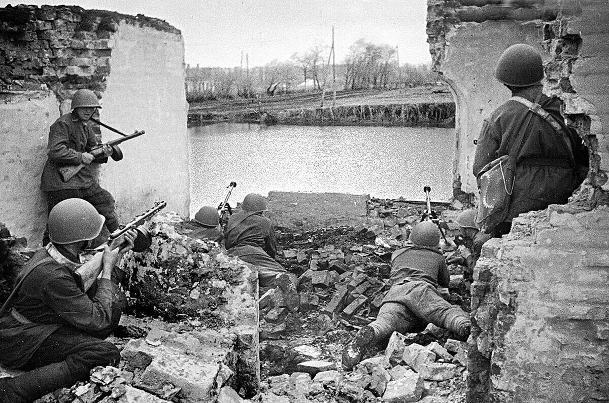 Сражение 1942 года. Бои за воронеж 1942-1943. Сталинградская битва сражение 1942. Битва за воронеж май 1942. Сражение 1942 года.