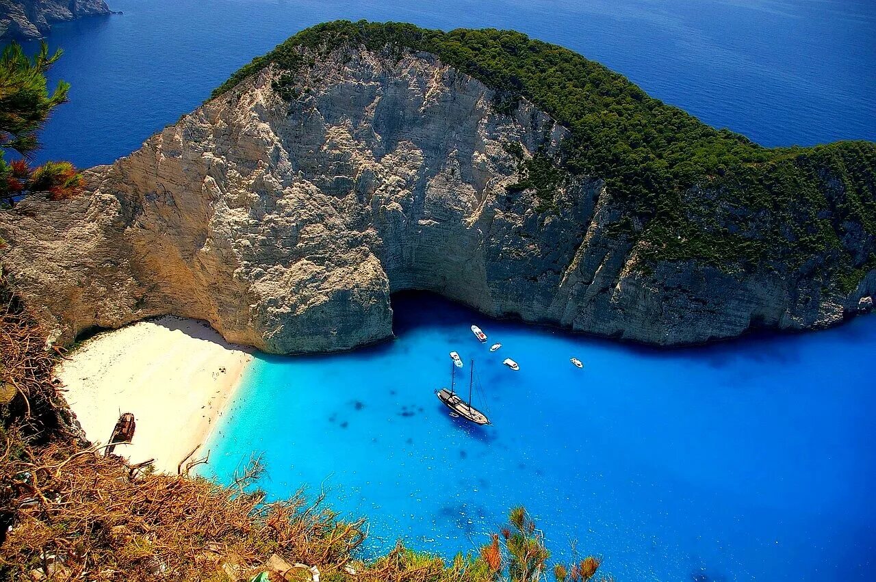 Красивые места пляжи. Zakynthos Island остров Закинтос Греция. Пляж Навайо. Лазурный грот Zakynthos. Лагуна Закинтос.