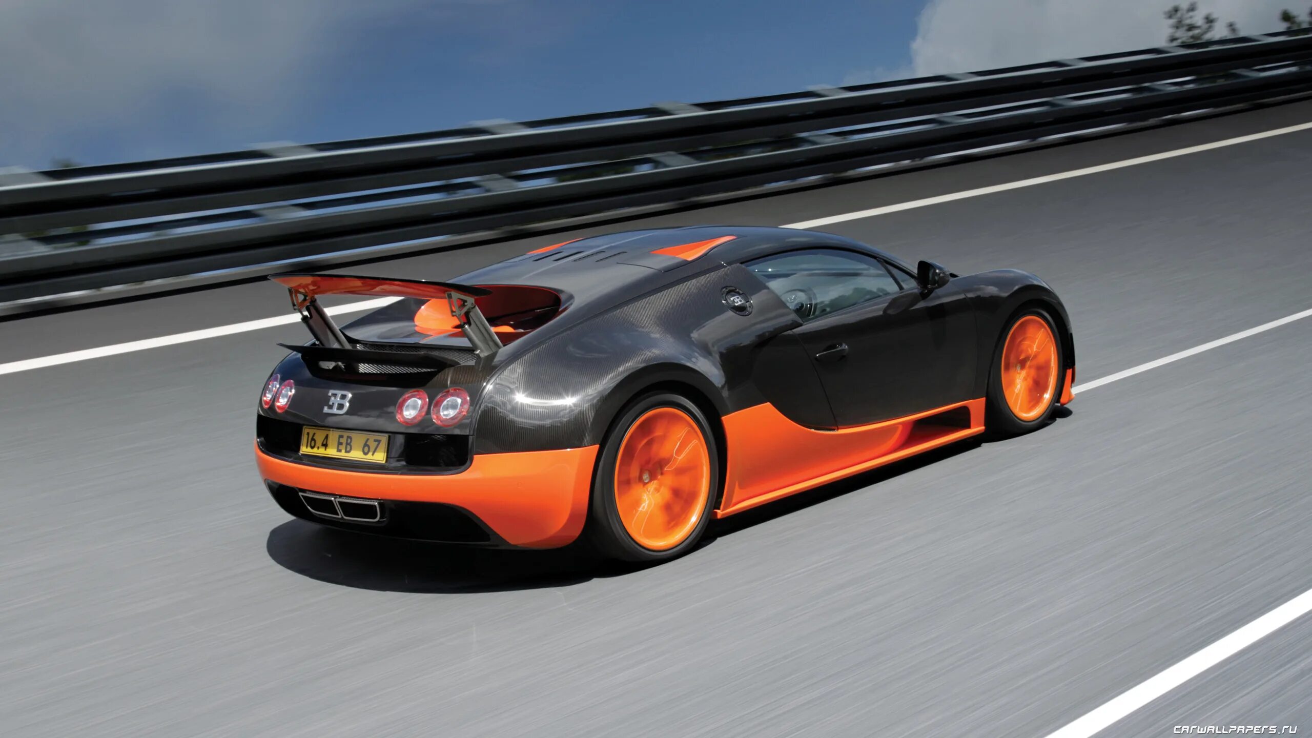 Супер быстрые машины. Машина Bugatti Veyron 16.4 Supersport. Bugatti Veyron 16.4 super Sport 2010. Bugatti Veyron 16.4. Бугатти Вейрон супер спорт.