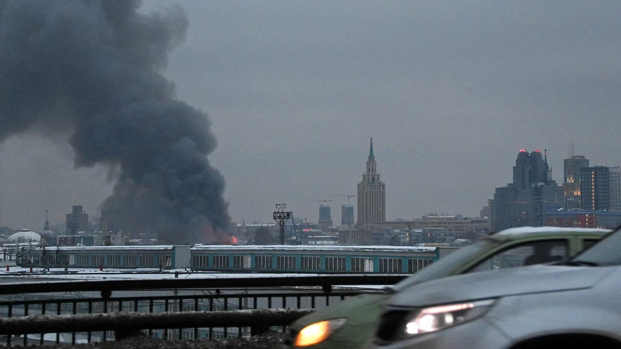 Пожар в Москве. Пожар в Москва Сити 2023. Пожар на Комсомольской площади. Пожар в Москве вчера. Цветочный сгорел