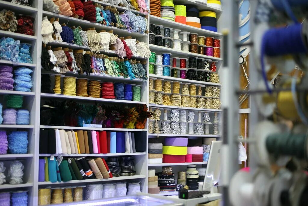 магазин швейной фурнитуры. магазин швейной фурнитуры. оборудование для швейной фурнитуры в магазине. склады со швейной фурнитурой. швейная фурнитура садовод.