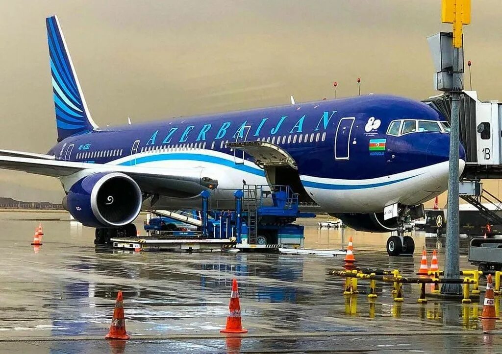 Азербайджанские авиалинии (AZAL). Самолет AZAL. Самолет Азербайджан Эйрлайнс. АЗАЛ авиакомпания самолет. Азербайджан баку самолет