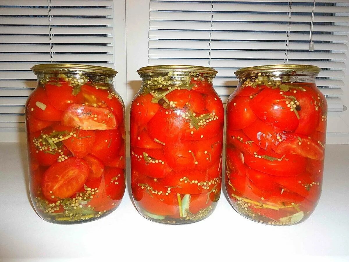 Сладкие помидоры рецепт на 1 литр. Помидоры в банке. Долька помидора. Помидоры на зиму. Помидоры соленые.