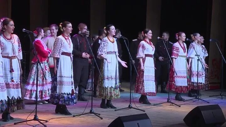 Михаил ковалев кубанский казачий хор. Flac. Елена пономарева кубанский казачий хор. Кубанский казачий хор ой стога стога марина. Ой стога кубанский казачий.