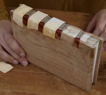 Книга сделана из дерева
