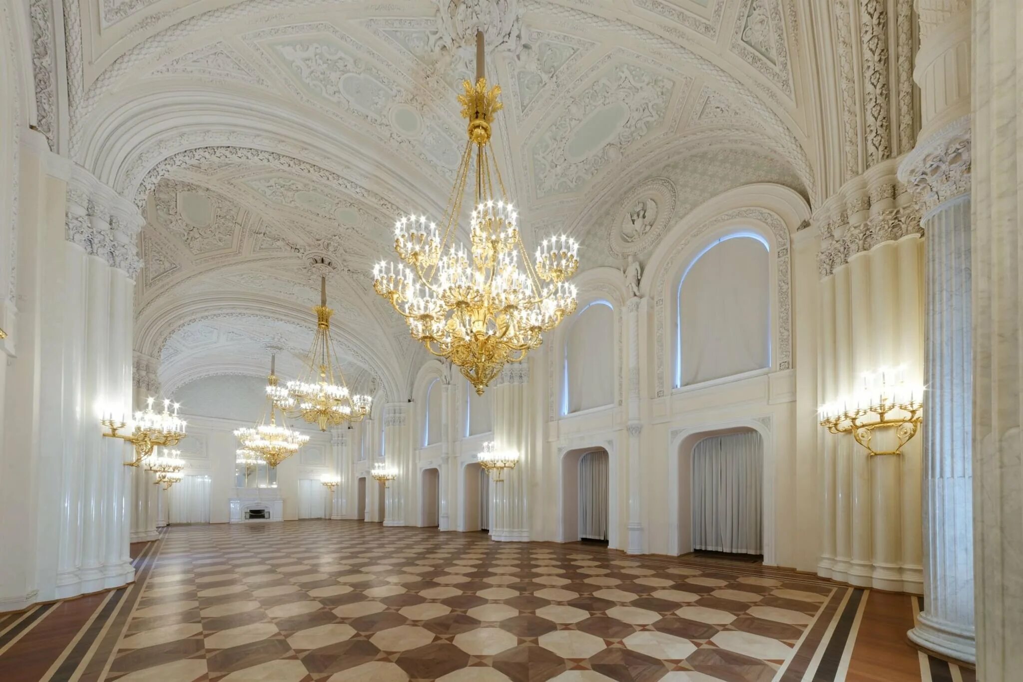 Белый зал мраморного дворца Санкт-Петербург. Мраморный зал мраморного дворца. Екатерининский зал мраморного дворца. Мраморный дворец зал Ринальди. Место для бала