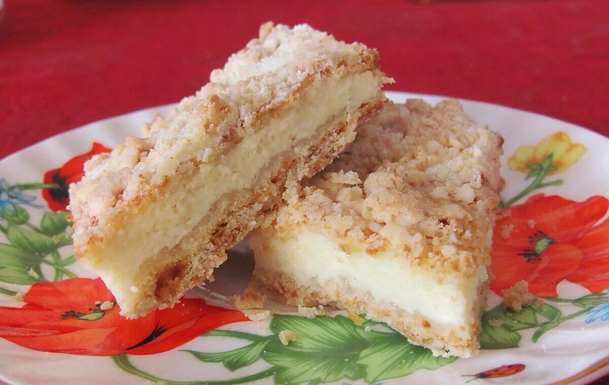 Рецепт теста песочной ватрушки. Пирог с яблоками и творогом Королевская ватрушка. Королевский творожный пирог.
