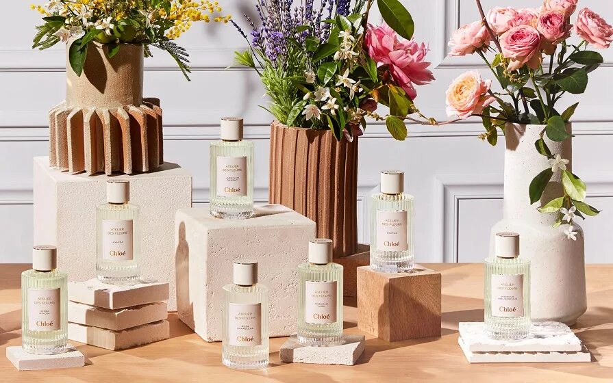 Селективная парфюмерия atelier. Atelier de fleur. Витрина с цветами. Цветочный ряд москва. Цветочный магазин в ломоносове.