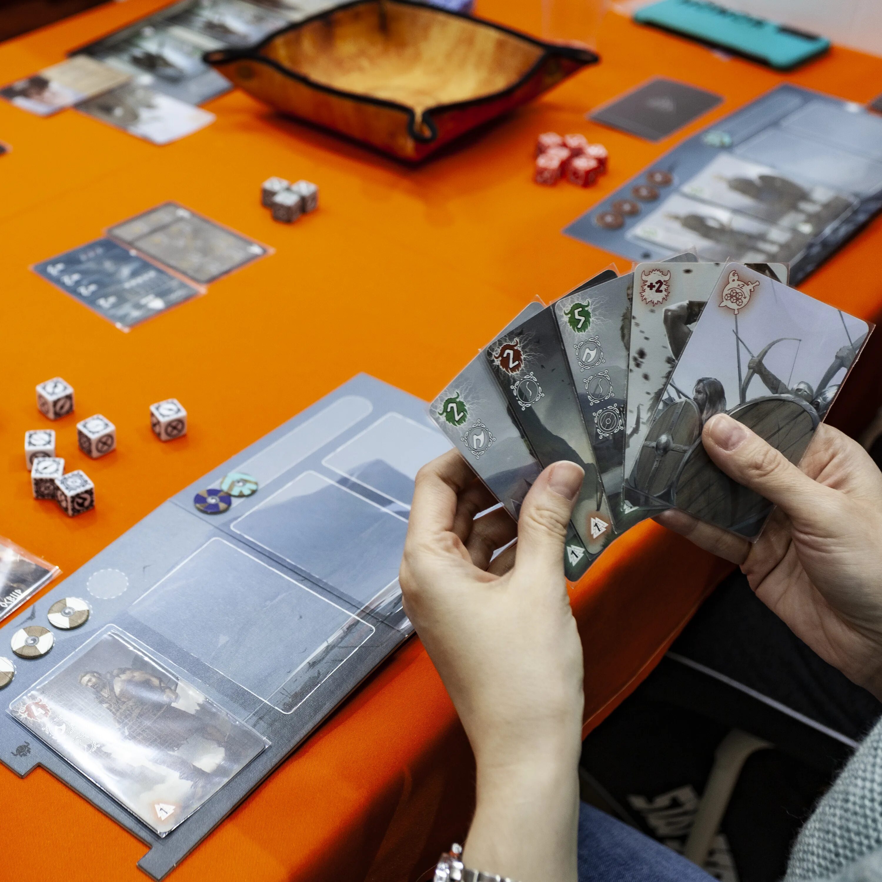 клуб настолок. клуб настольных игр краснодар. зал для настольных игр. Family play краснодар. интеллектуальные настольные игры.