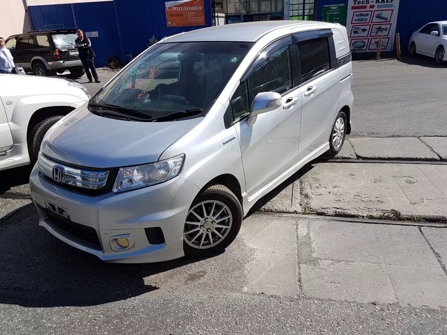 Диски фрид спайк. Honda freed Spike 4wd 2015. Honda freed Spike диски. Хонда freed Spike 2021. Honda freed 4wd Tuning.