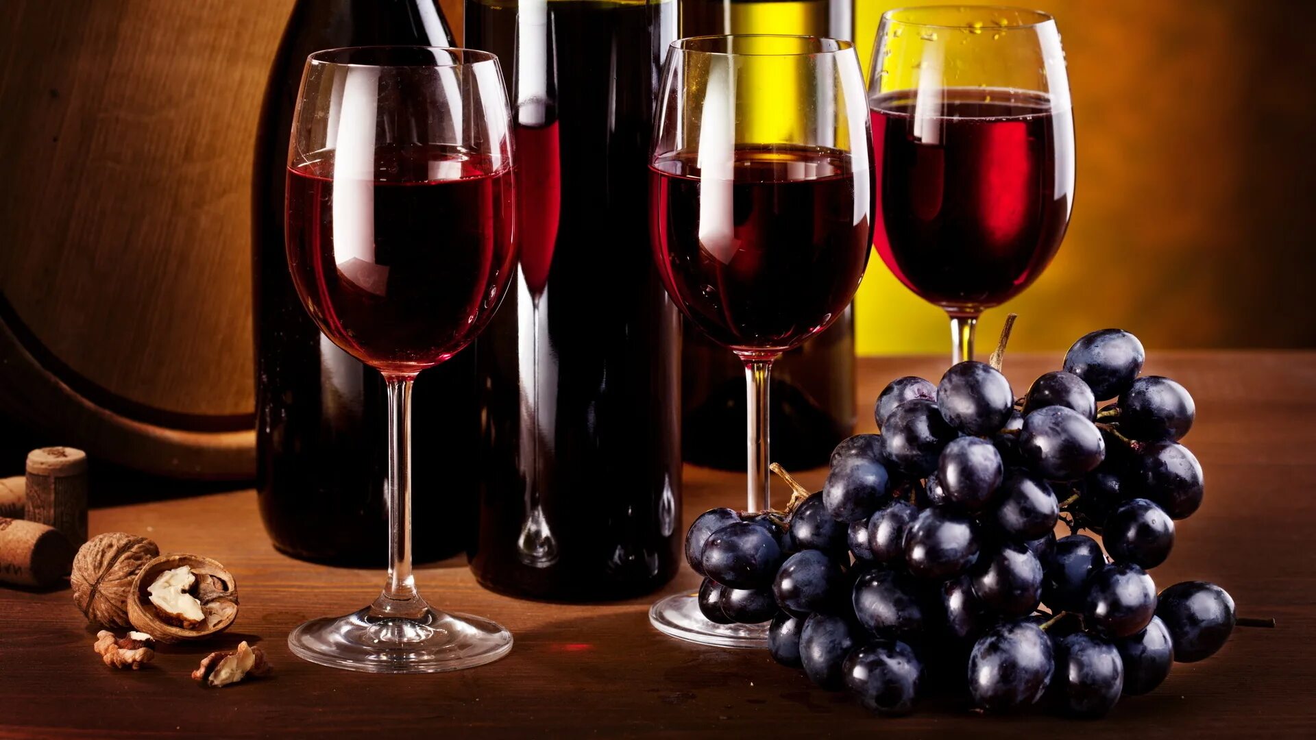 Цимлянский завод шампанских вин. Красное вино. Бокал красного вина. Бокал с вином.