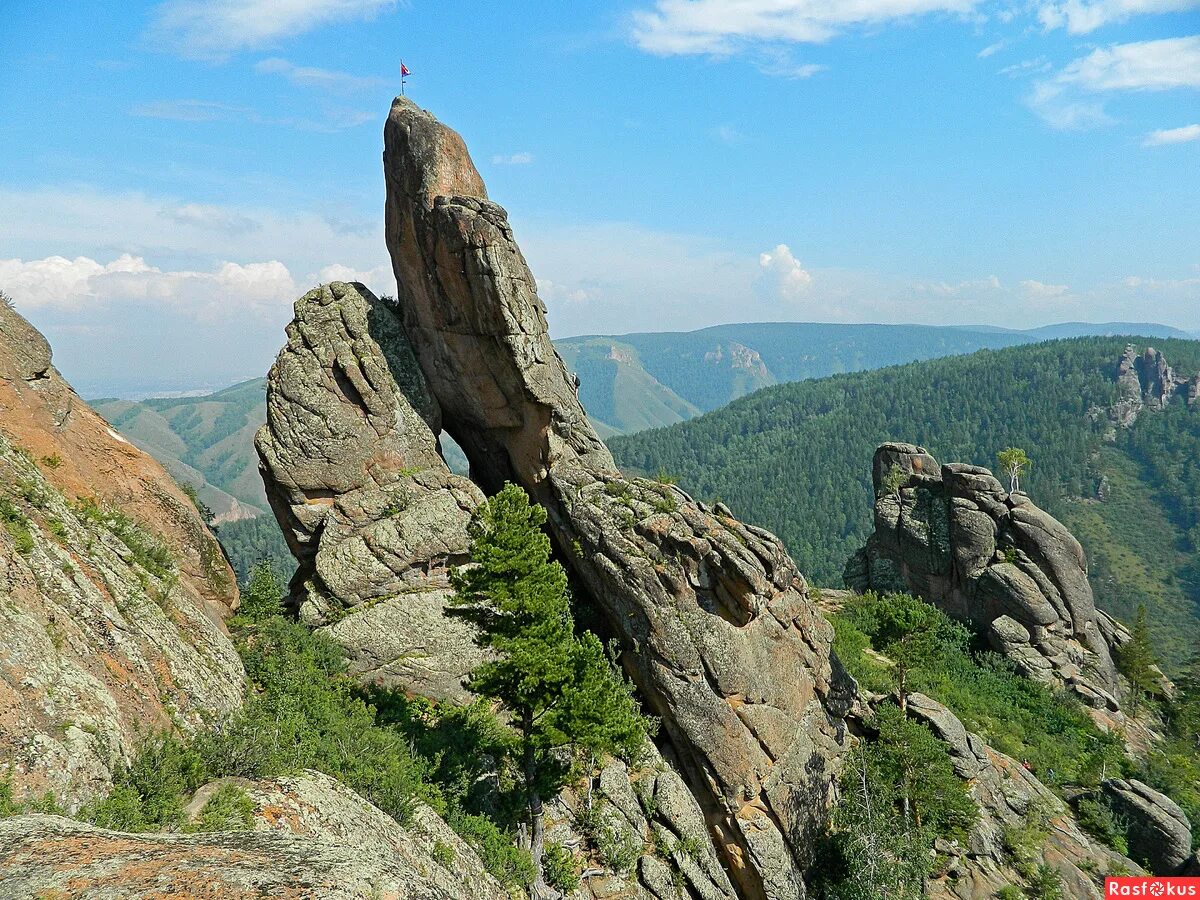 Собран столбы. Скала такмак Красноярск. Такмак Красноярск столбы. Красноярские столбы Беркут. Малый Беркут столбы в Красноярске.