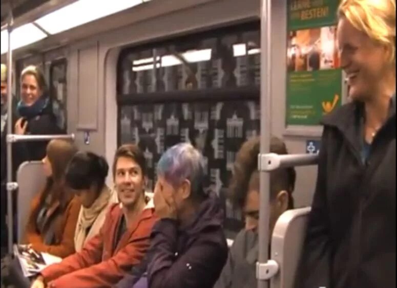 метро. кто ездит в метро тот в цирке не смеется. смеется в метро. смеяться. извращенцы в метро москвы.