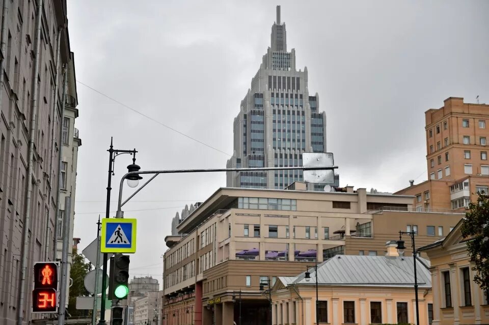 Полянка большая якиманка. Район Якиманка. Якиманка Москва. Высотка на Якиманке. Пешеходные пути Якиманка.