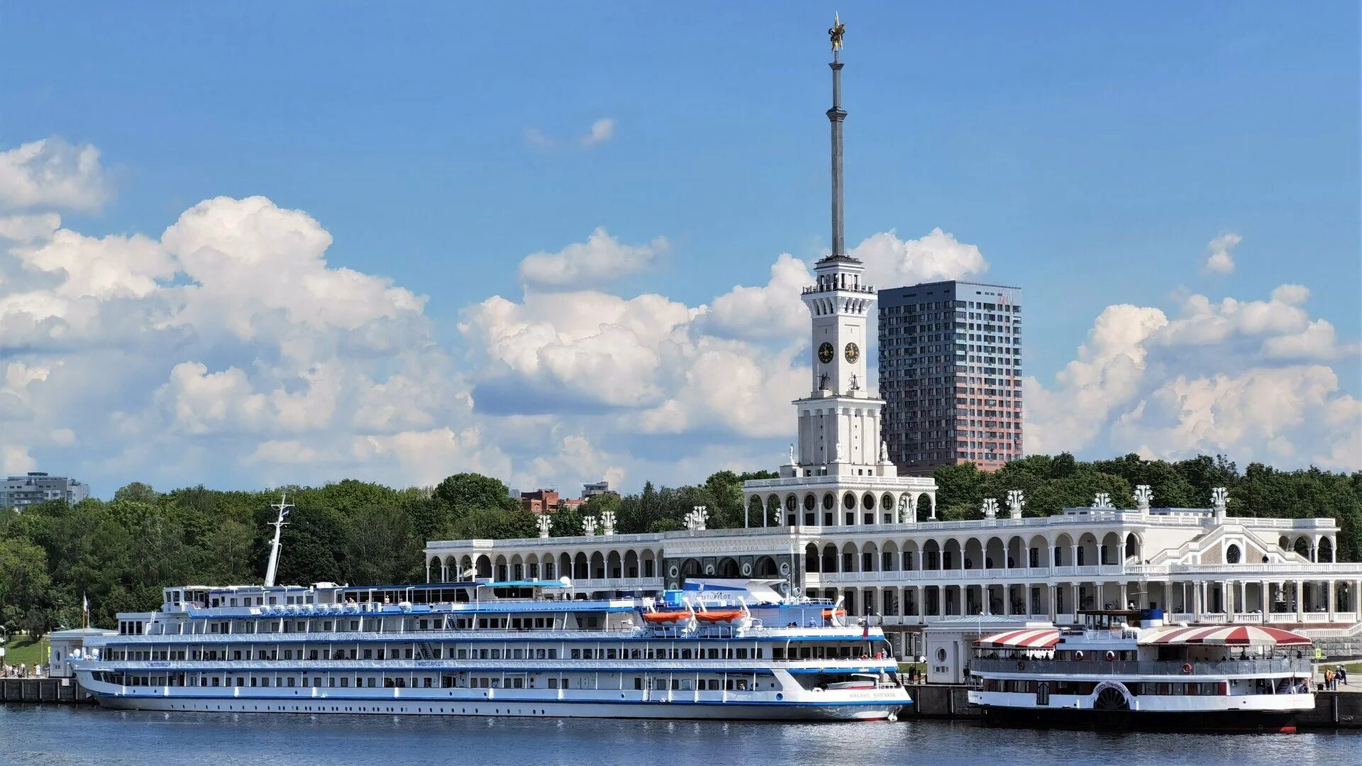 Улица речной вокзал москва. Речной вокзал нижний новгород. речной вокзал 7. причал северный речной вокзал. пермь речной вокзал пристань.