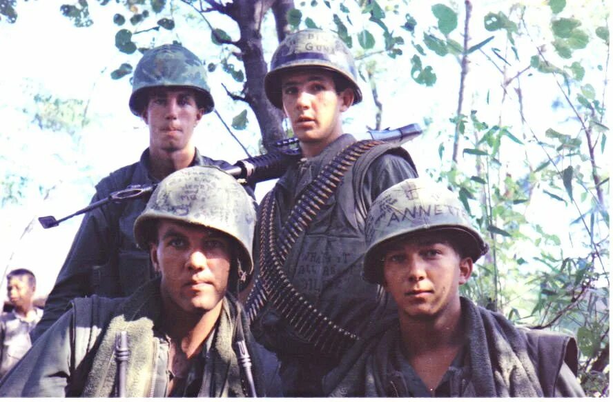 Четверо военных. Солдаты США во Вьетнаме. Солдаты Вьетнама вьетнамцы.