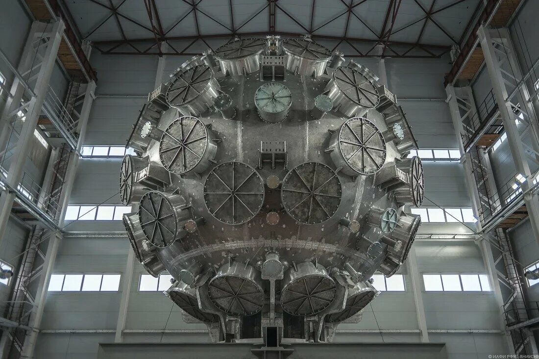 Самый первый реактор в мире. УФЛ-2м Саров. Лазерный термоядерный Синтез Саров. Саров ядерный центр. Саров ядерный центр России.