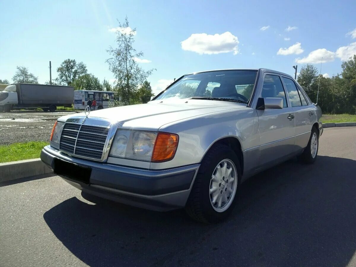 Mercedes 1992. Mercedes 124 1992. Mercedes-Benz w124, 1992. Мерседес Бенц 124 1992. Мерседес 230е 1992.