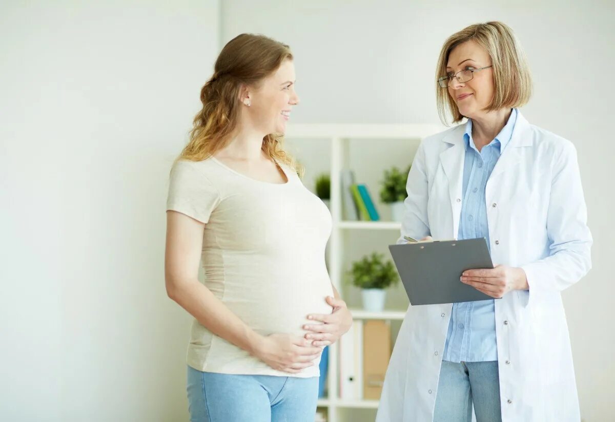 Гинеколог помогает забеременеть. Беременные женщины. Консультация беременных.