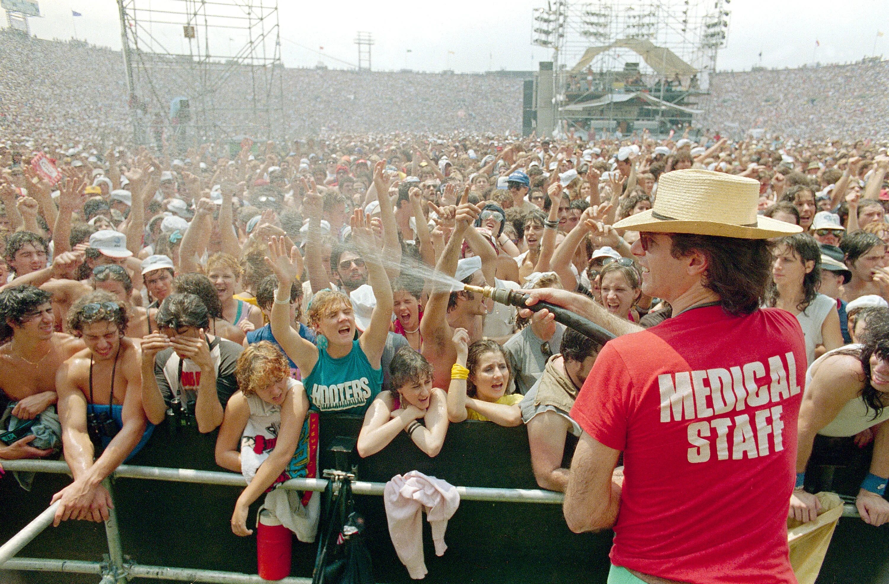 Квин стадион. Фестиваль Live Aid 1985. Live Aid 1985 Филадельфия. Live Aid стадион. Стадион имени Джона Фицджеральда Кеннеди.